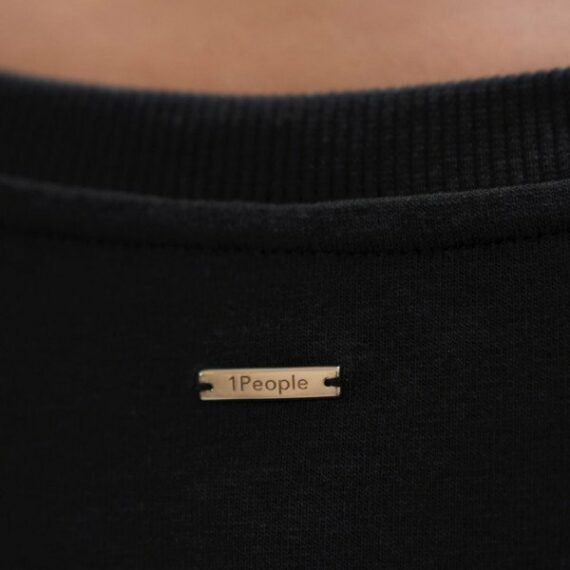 Black Muscat Shoulder Tee